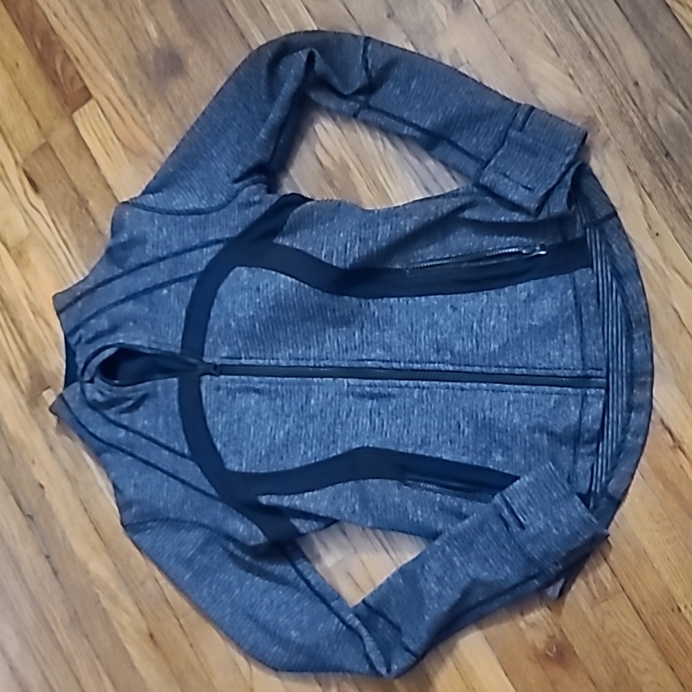 LULULEMON full zip warm up jacket. Size 8
